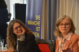 Jina Khayyer mit Katharina Gerhardt